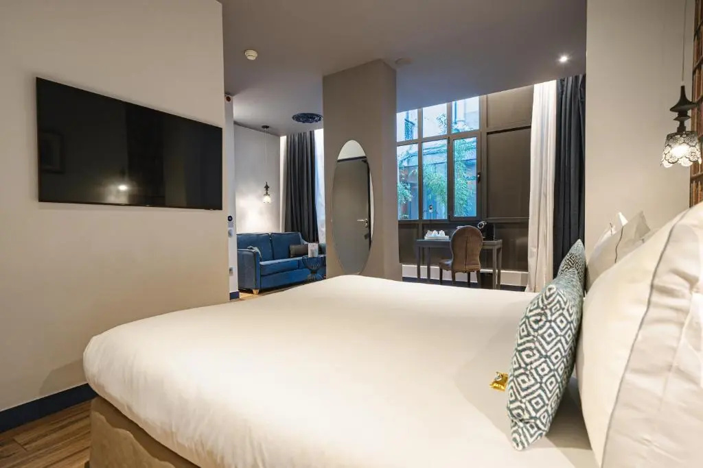 Hotel Mademoiselle 13