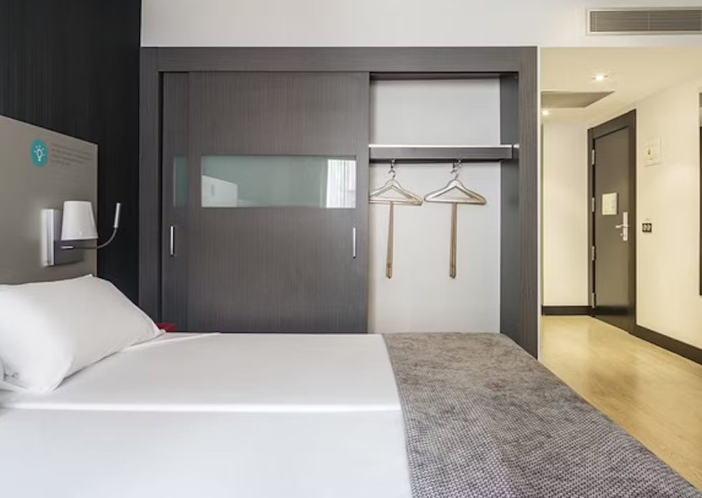 Hotel ILUNION Suites Madrid - Tap to explore photos