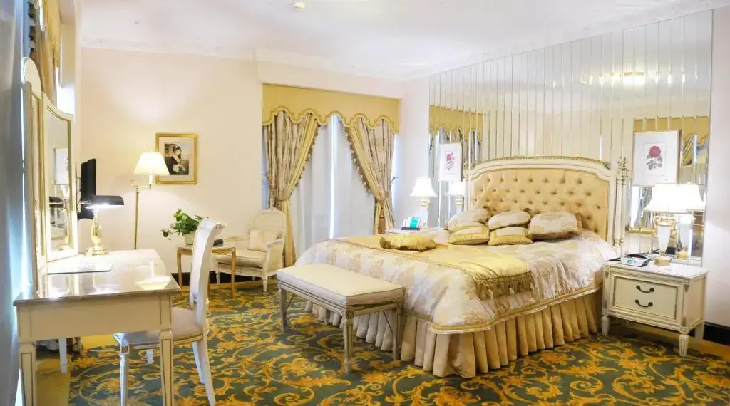 Royal Double Luxury Suite (full double bed)