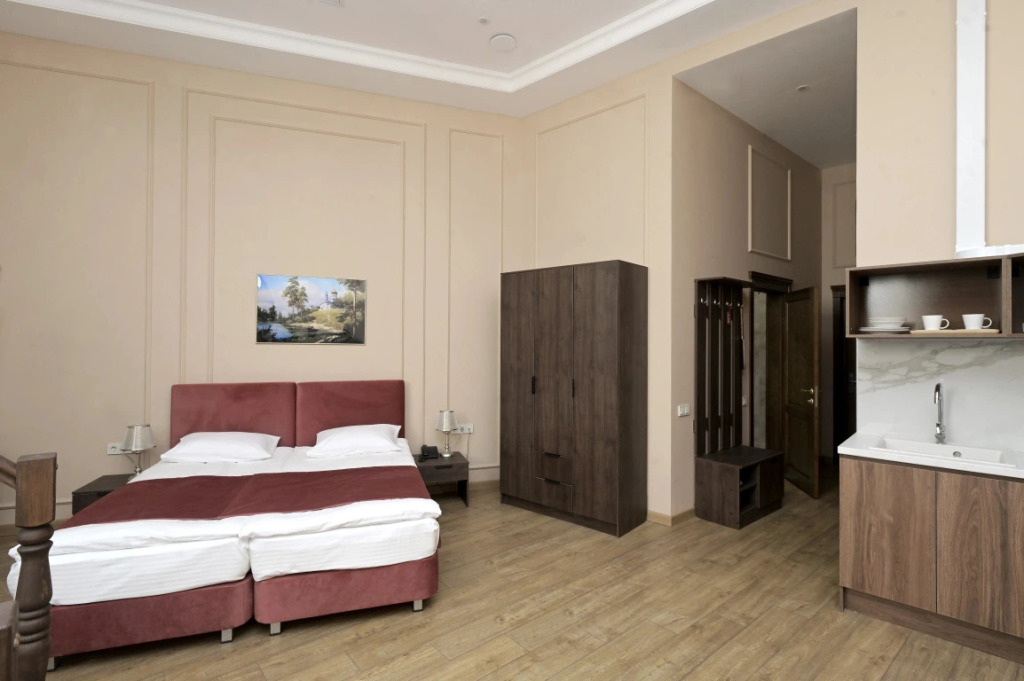 Трёхместные апартаменты с кухней и видом на Петербургские крыши в Дом паломника на Владимирской