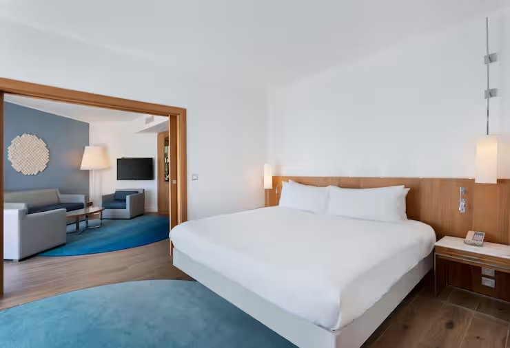 Corner Double Suite with garden view (full double bed)