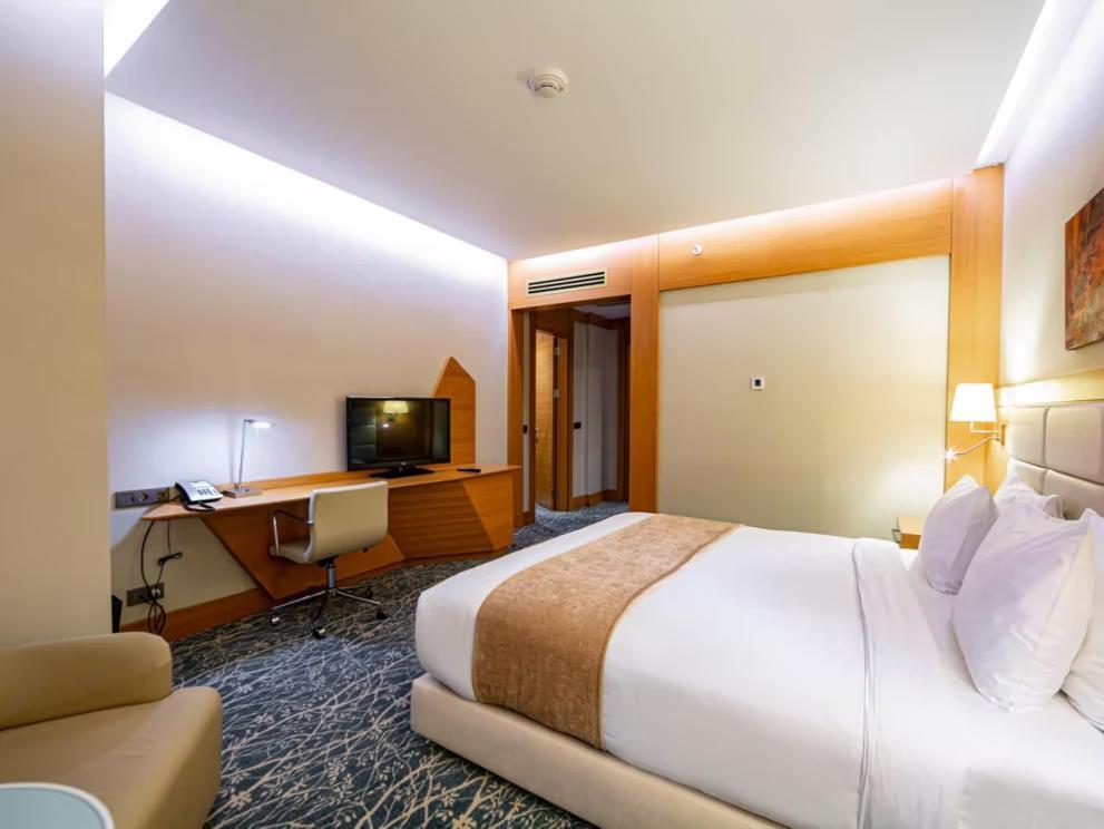 Люкс с 2 комнатами в Holiday İnn