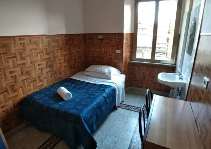 Small (bed 120 cm) Double room (full double bed)