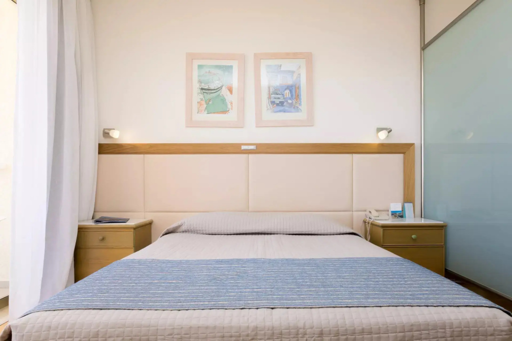 The Golden Coast Beach Hotel - Chambres