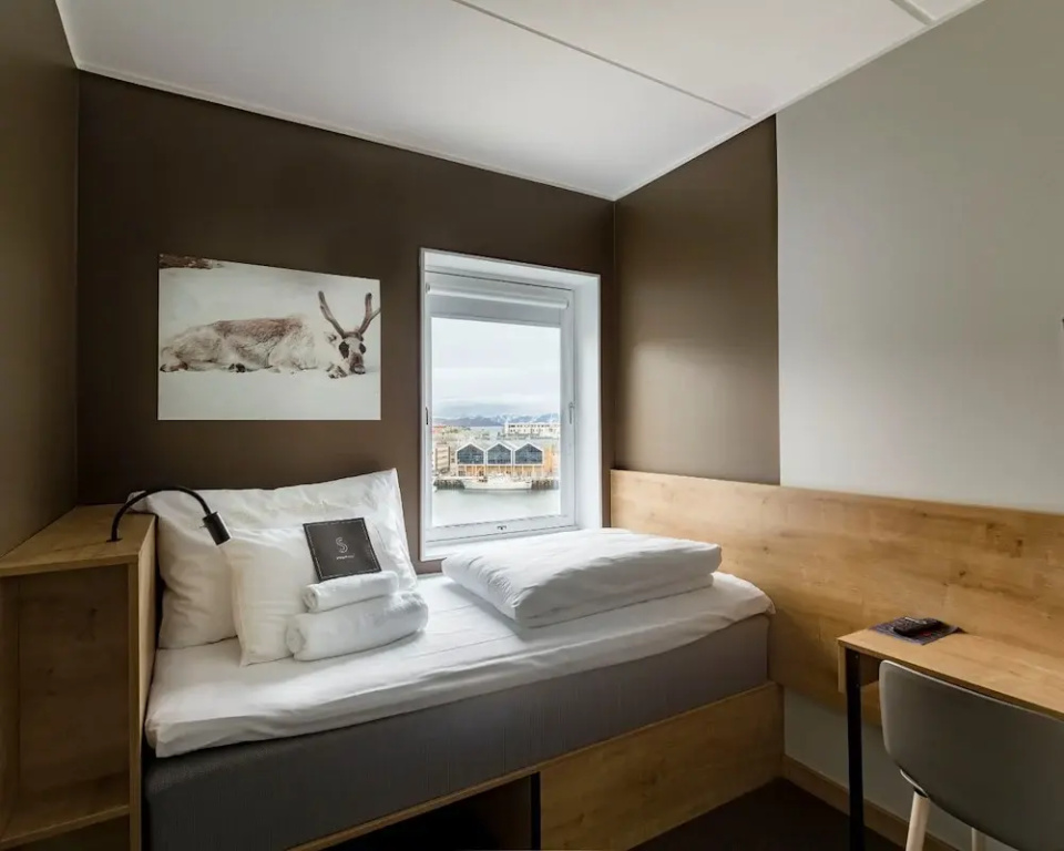 Single room with harbour view