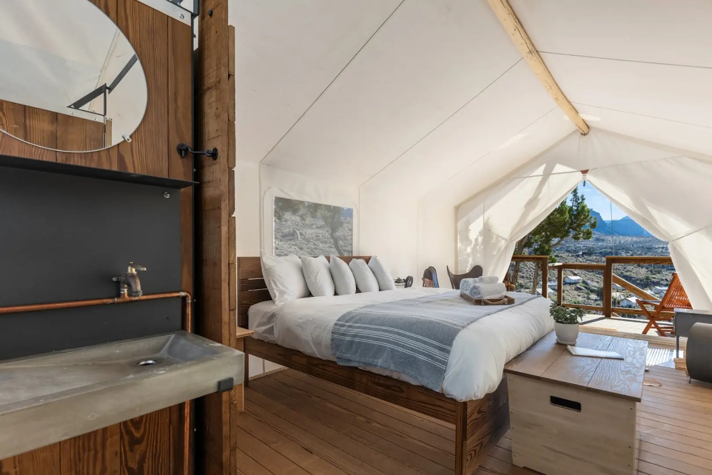 Deluxe with Kids Quadruple Tent