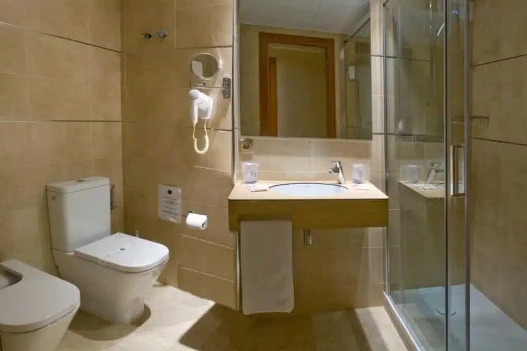 Двухместный номер с видом на бассейн 2 отдельные кровати в Hotel Helios Lloret