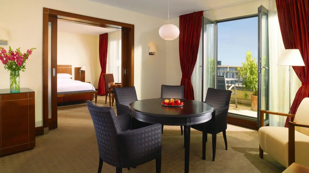 Bellevue Double Suite (full double bed)