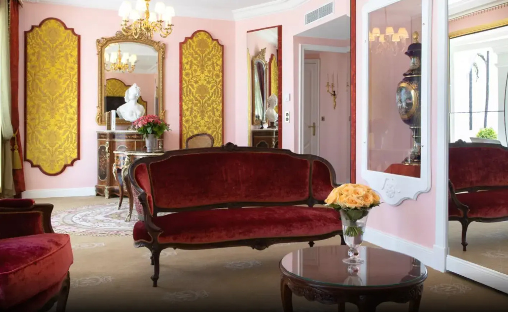 The Montserrat Caballé Double Suite (full double bed)