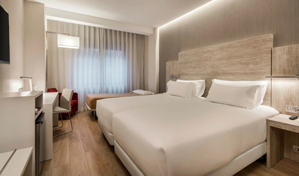 Standard Triple room