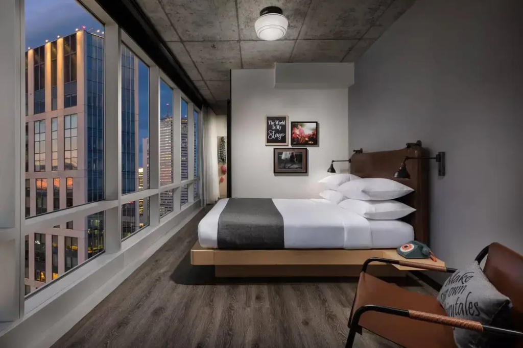 Theater Corner Double room with city view (full double bed)