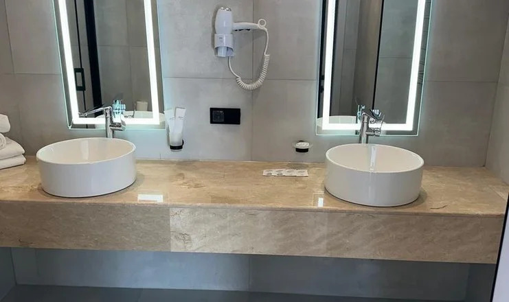 Двухместная люкс-студия c 1 комнатой с видом на море двуспальная кровать в Изумруд