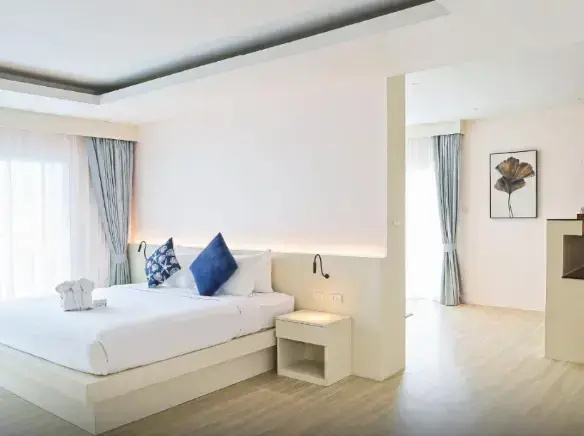 Newly Renovate Suite
