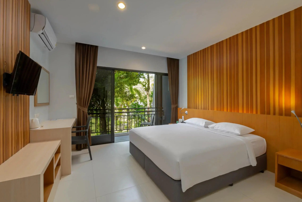 Tropical Deluxe Double room (full double bed)