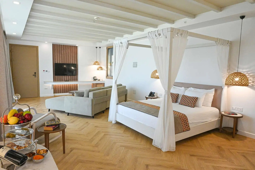 Garden Double Suite (full double bed)