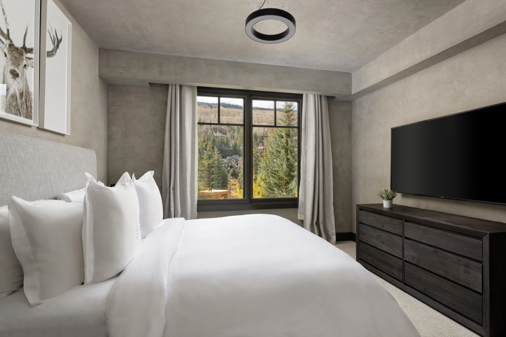 4 Bedrooms Born Free Residence