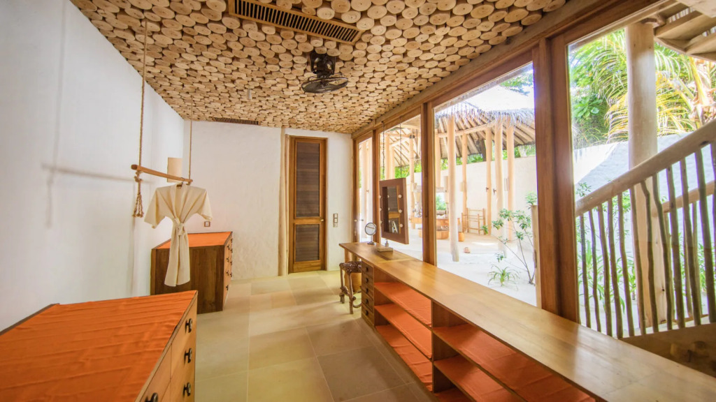 Люкс with Pool Crusoe с 2 комнатами в Soneva Fushi