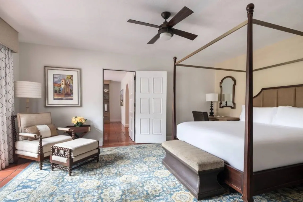 1 Bedroom Double Suite with balcony and with partial ocean view (full double bed)