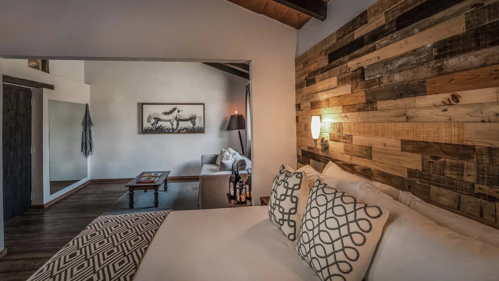 Double Suite room (full double bed)