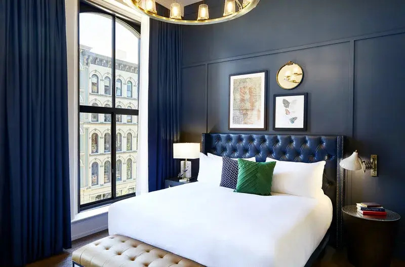 Corner Double room with river view (full double bed)
