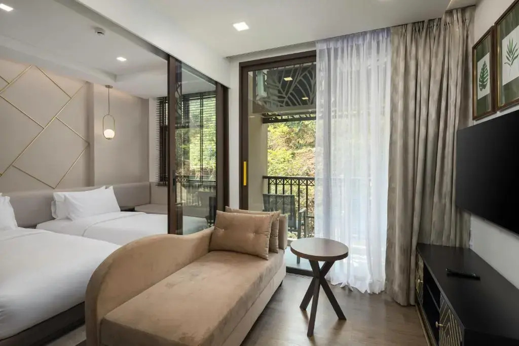 Двухместный номер Premier 2 отдельные кровати в The Proud Karon Beach Phuket Trademark Collection By Wyndham