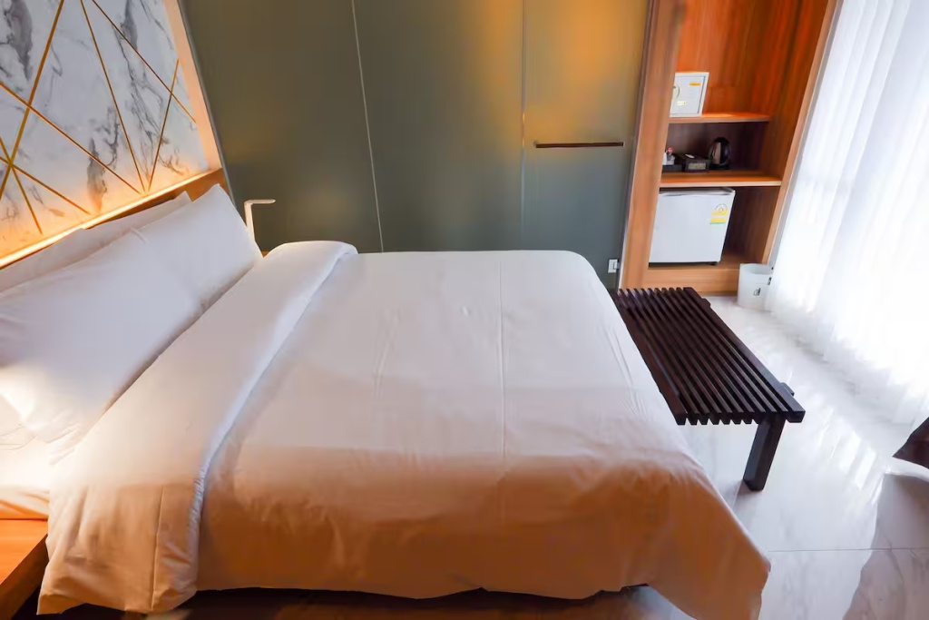 Deluxe Double room (full double bed)