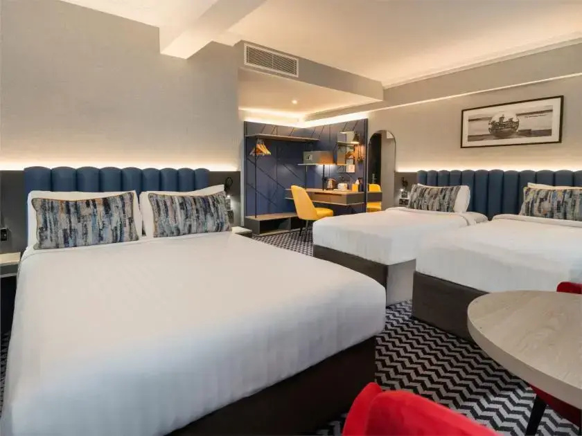 Academy Plaza Hotel - Chambres