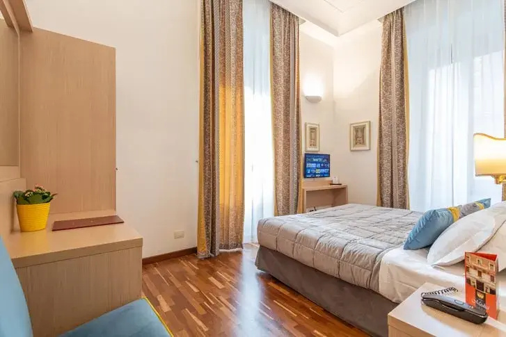 Double room (full double bed)