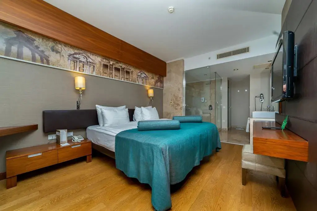 Deluxe Double Suite with sea view (full double bed)