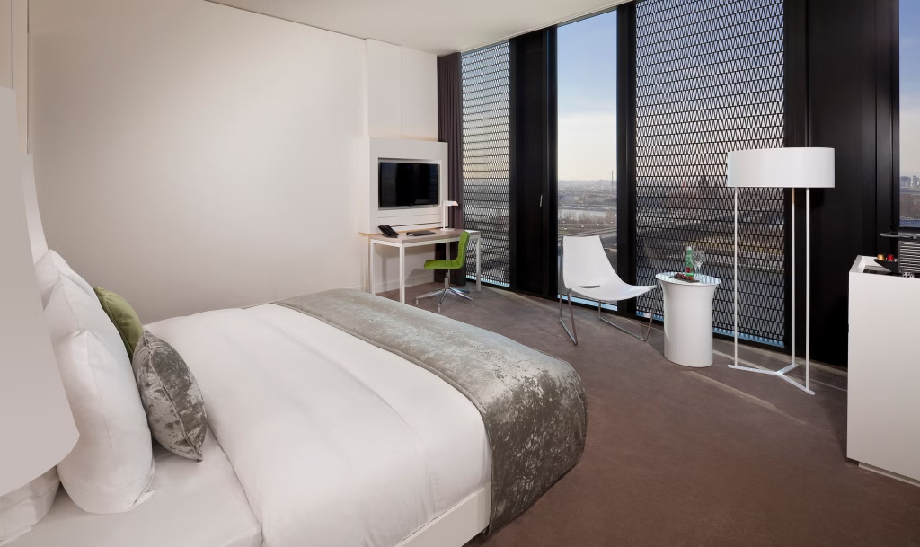 Deluxe Double room (full double bed)