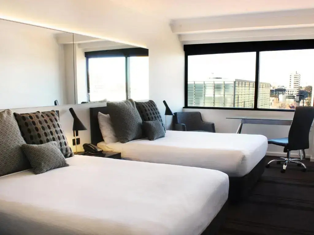 Superior Quadruple room with city view