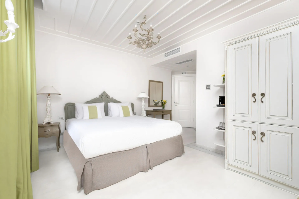 Double Junior Suite (full double bed)