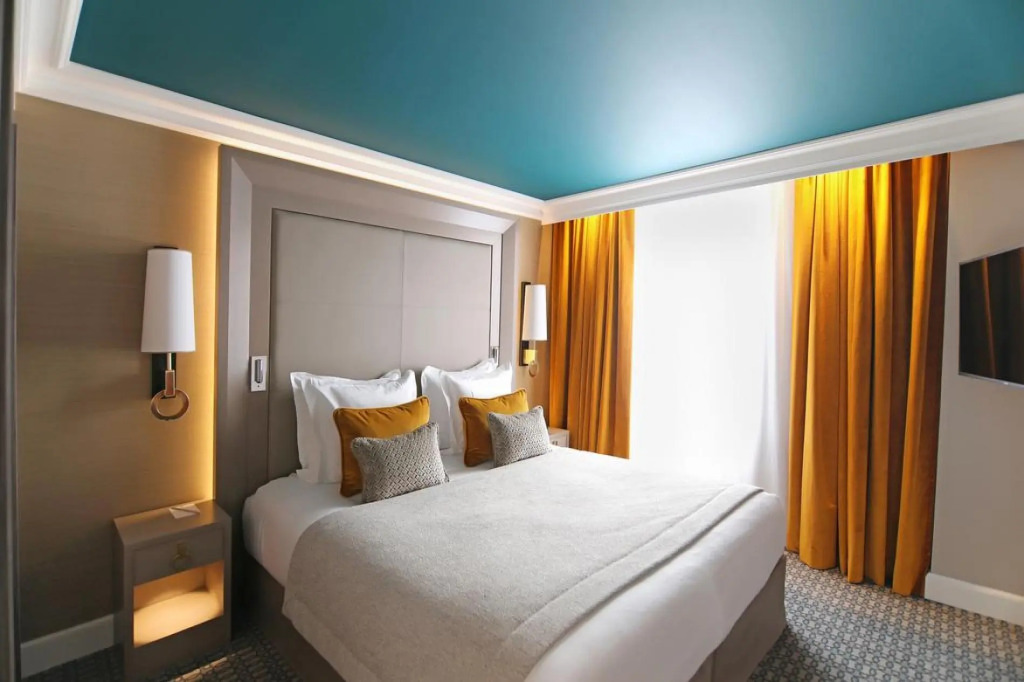 Deluxe Double Suite full double bed