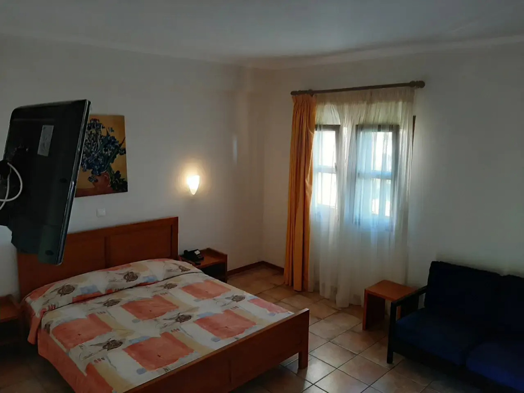 Double room (full double bed)