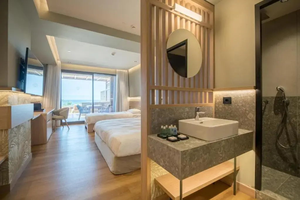 Double Petite Suite with garden view (full double bed)