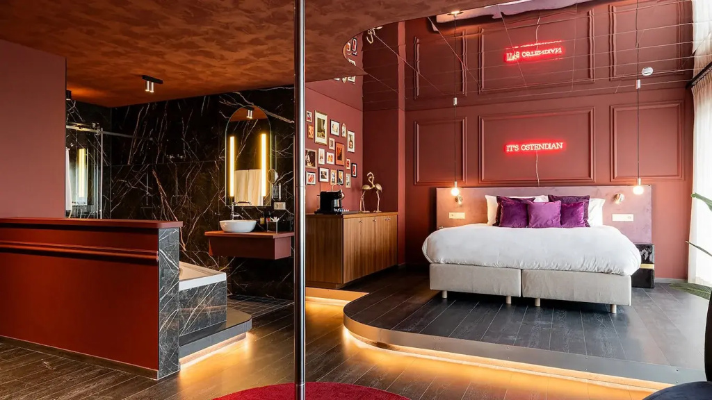 Red Light Double Suite (full double bed)