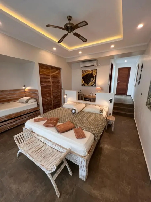 Superior MONKEY Bungalow