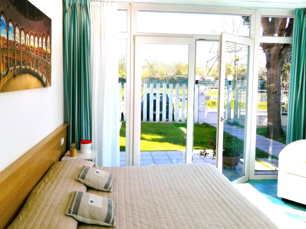 Lido Double room (full double bed)
