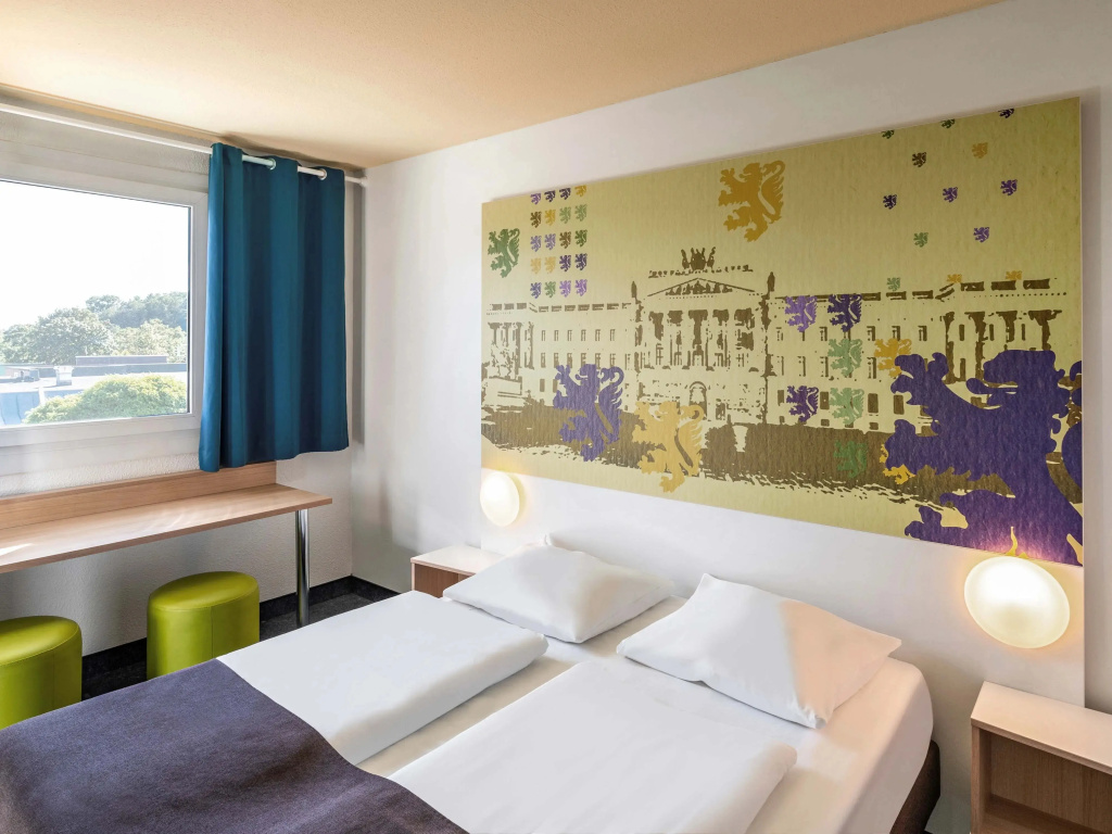 Double room (full double bed)