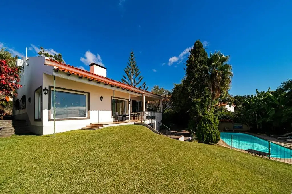 4 Bedrooms Villa