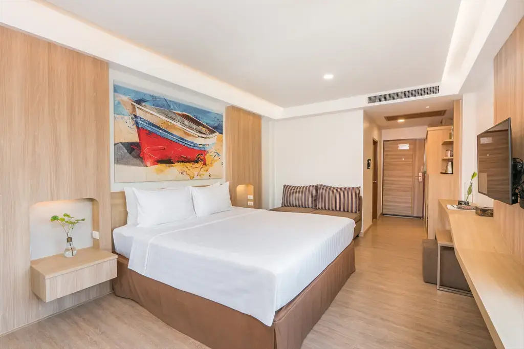 Deluxe Double room (full double bed)