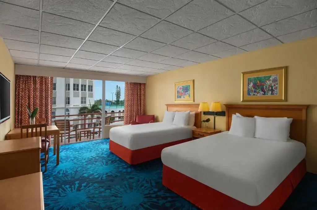 Superior room with balcony and with pool view