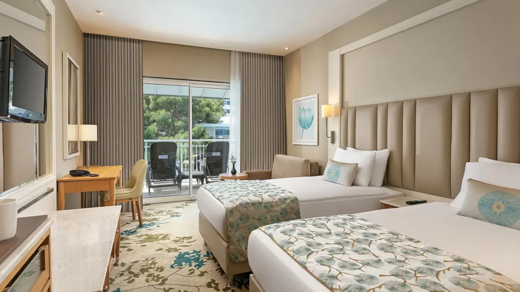 Standard Pool Annex Double room with balcony (twin beds)