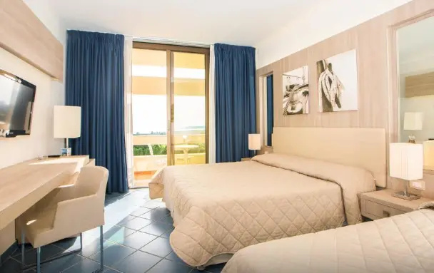Deluxe Comfort Triple room with sea view