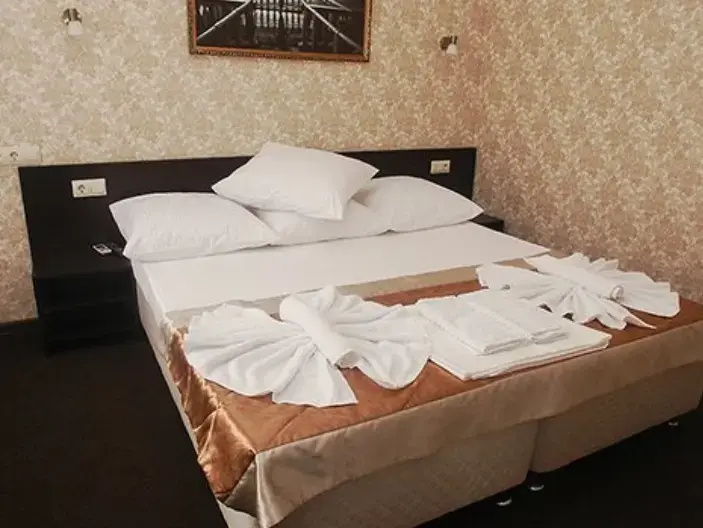 Double Suite (full double bed)