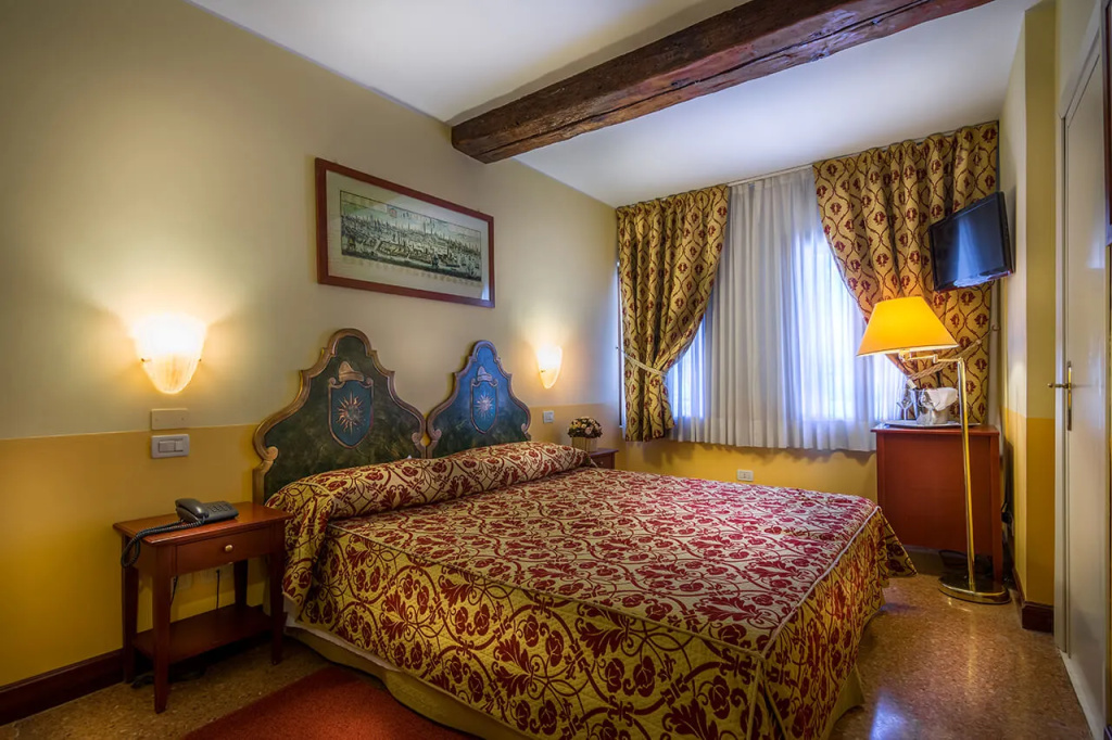 Superior Double room (full double bed)