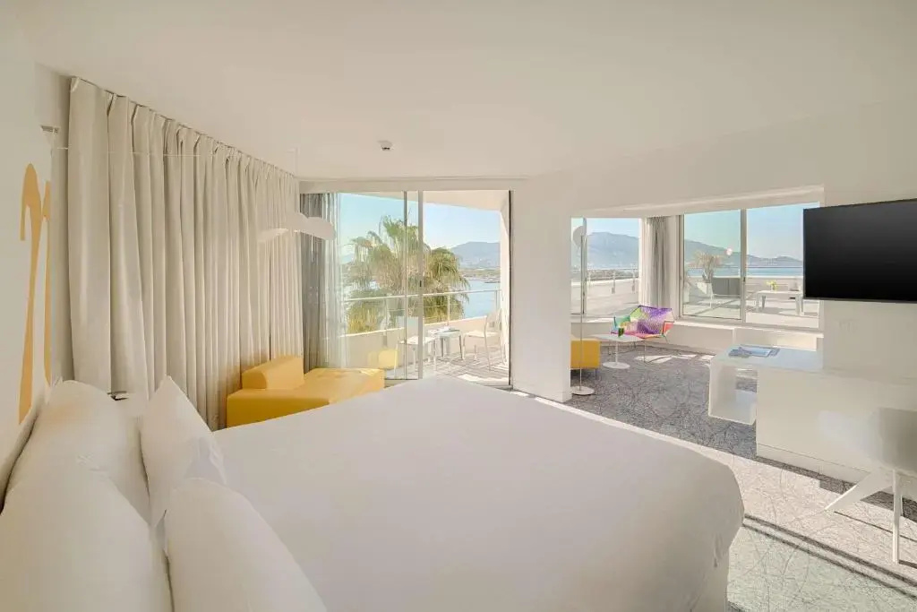 Terrace Double Nhow Suite (full double bed)