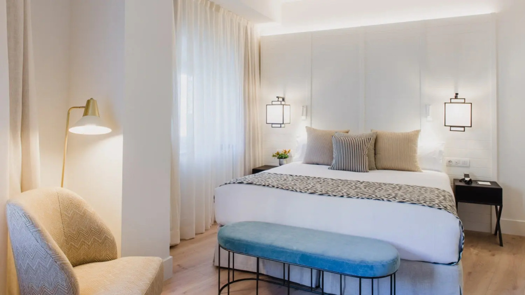 Double Junior Suite (full double bed)