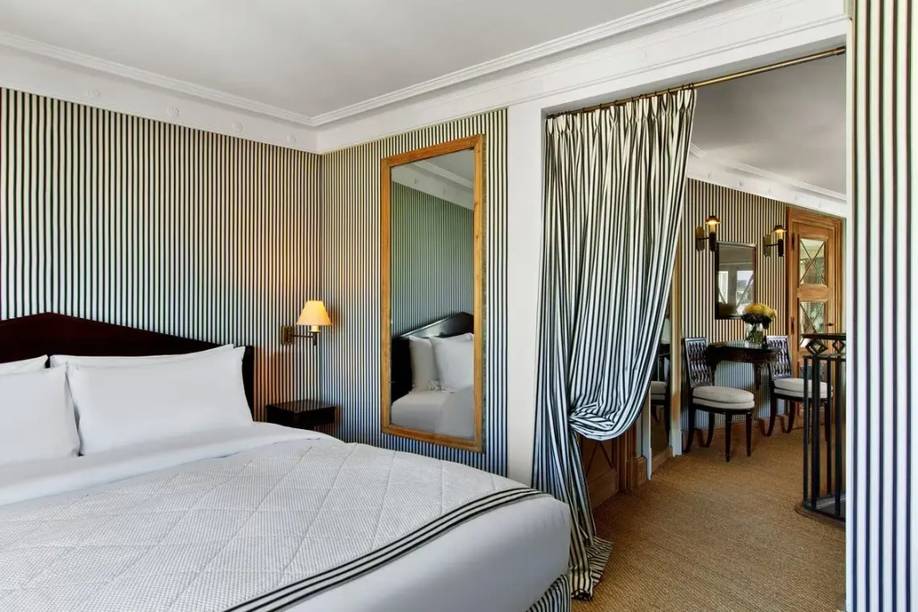 Eiffel Double Suite (full double bed)
