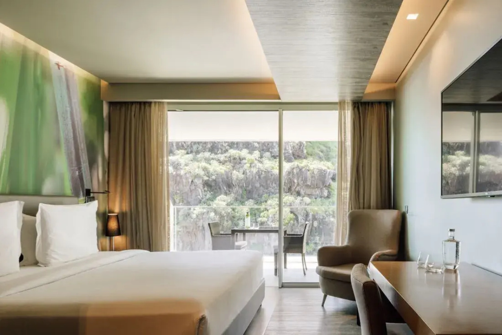Side Ocean Double room (full double bed)
